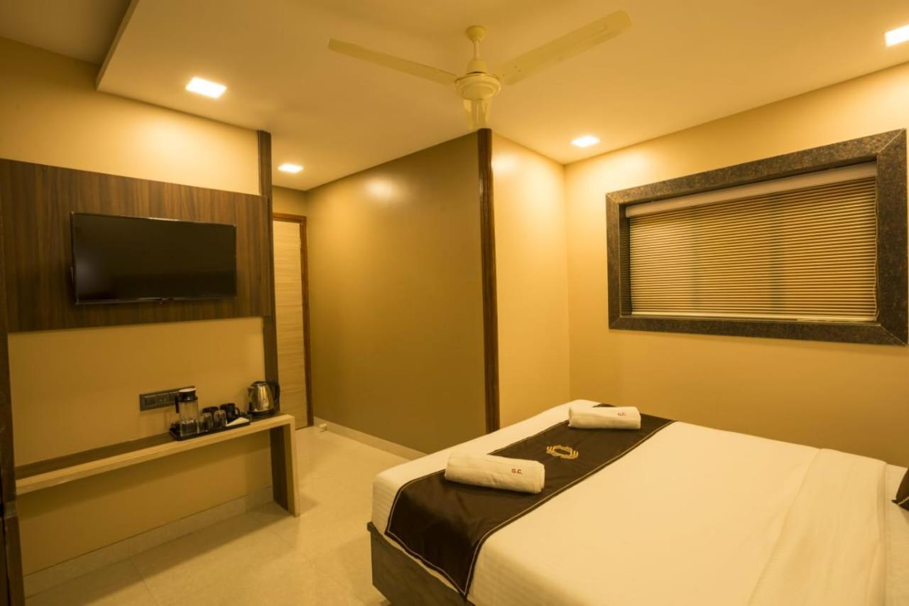 Hotel Golden Crown Mumbai Exterior photo