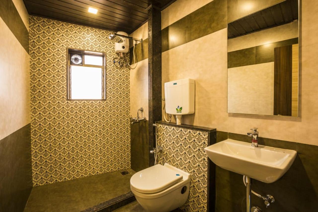 Hotel Golden Crown Mumbai Exterior photo
